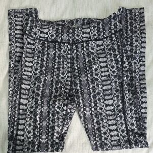 Under Armour Black and White HeatGear Compression Leggings